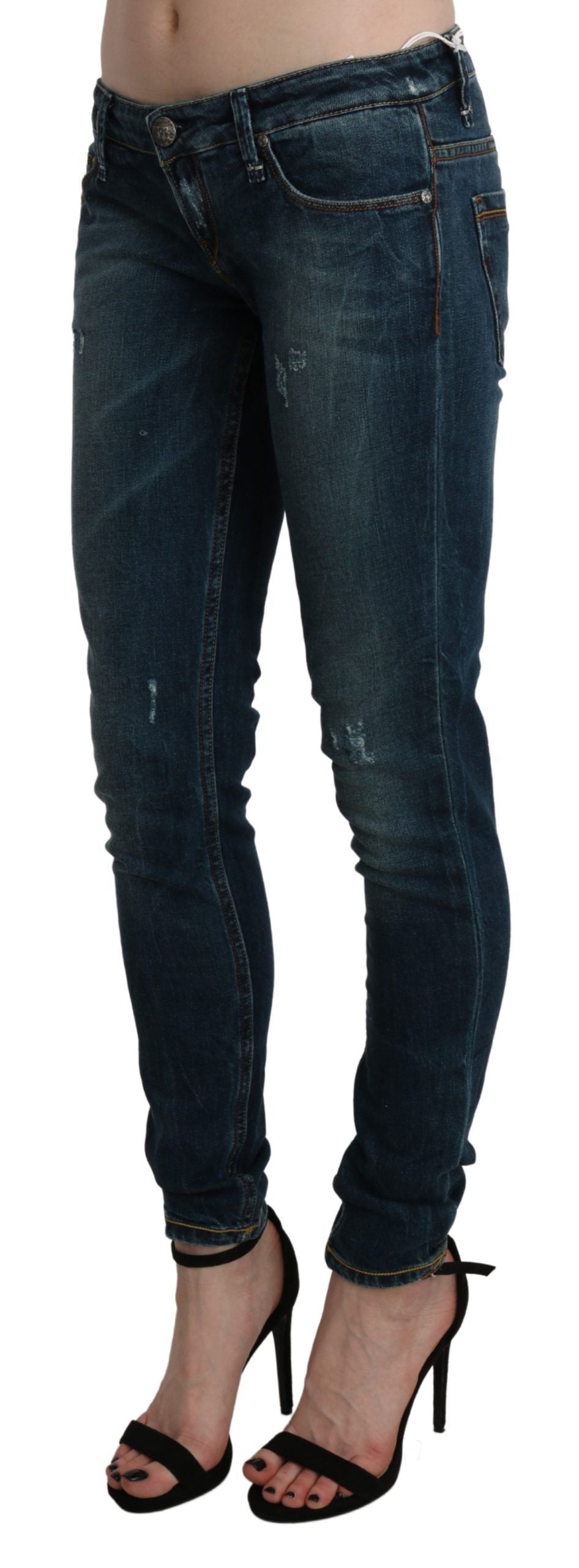 Acht blau gewaschene Skinny-Denim-Jeans mit niedriger Taille