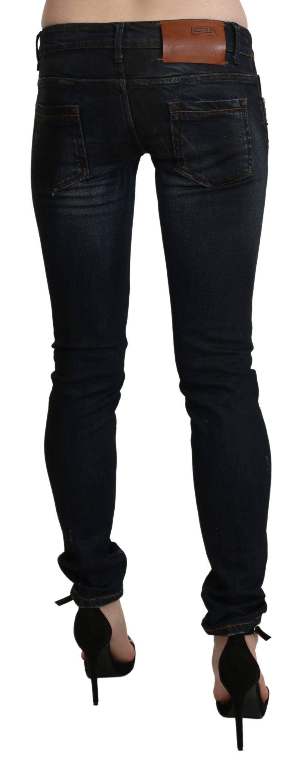 Acht schwarz verwaschene Skinny-Denim-Jeans mit niedriger Taille