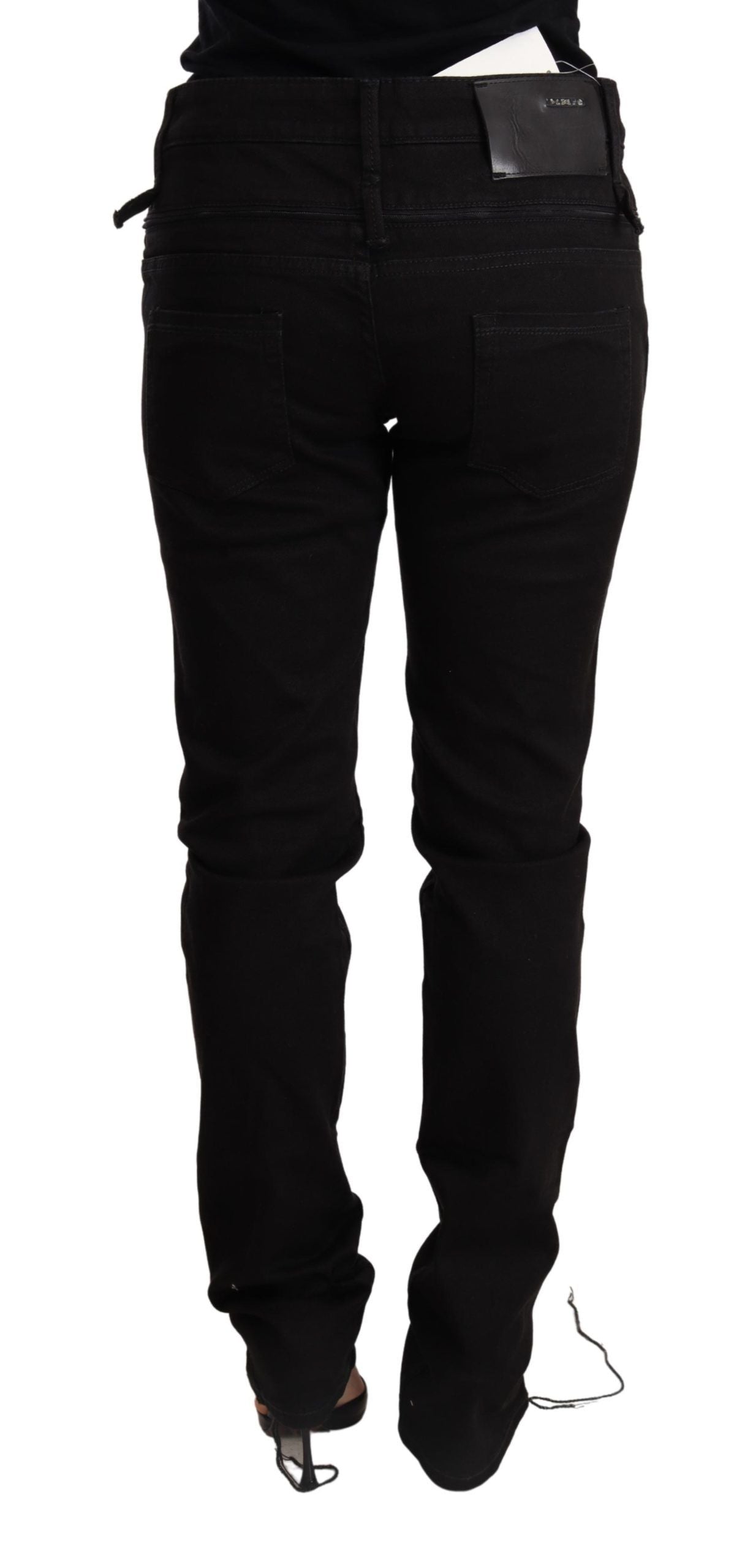 Acht schwarze Skinny-Denim-Jeanshose mit niedriger Taille