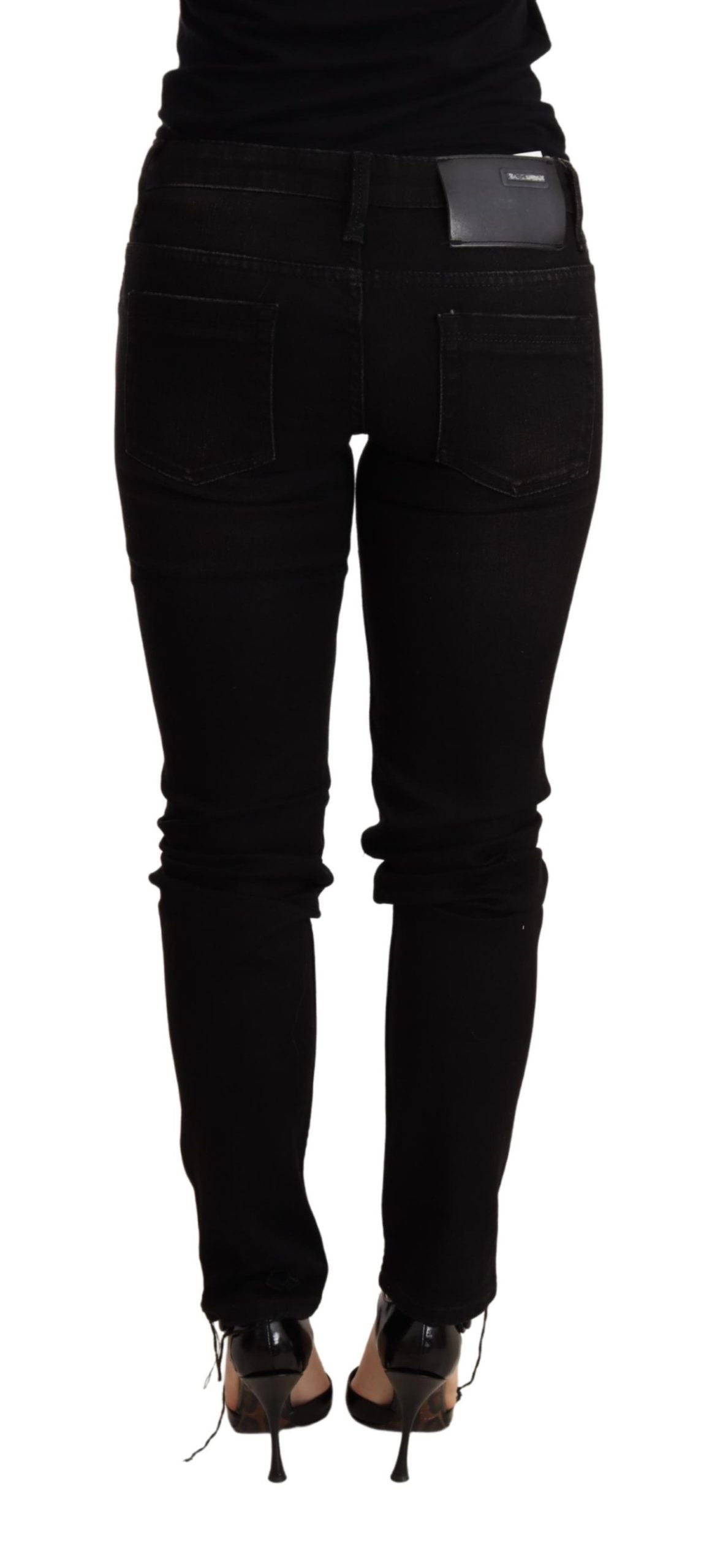 Acht schwarze Skinny-Jeanshose mit niedriger Taille