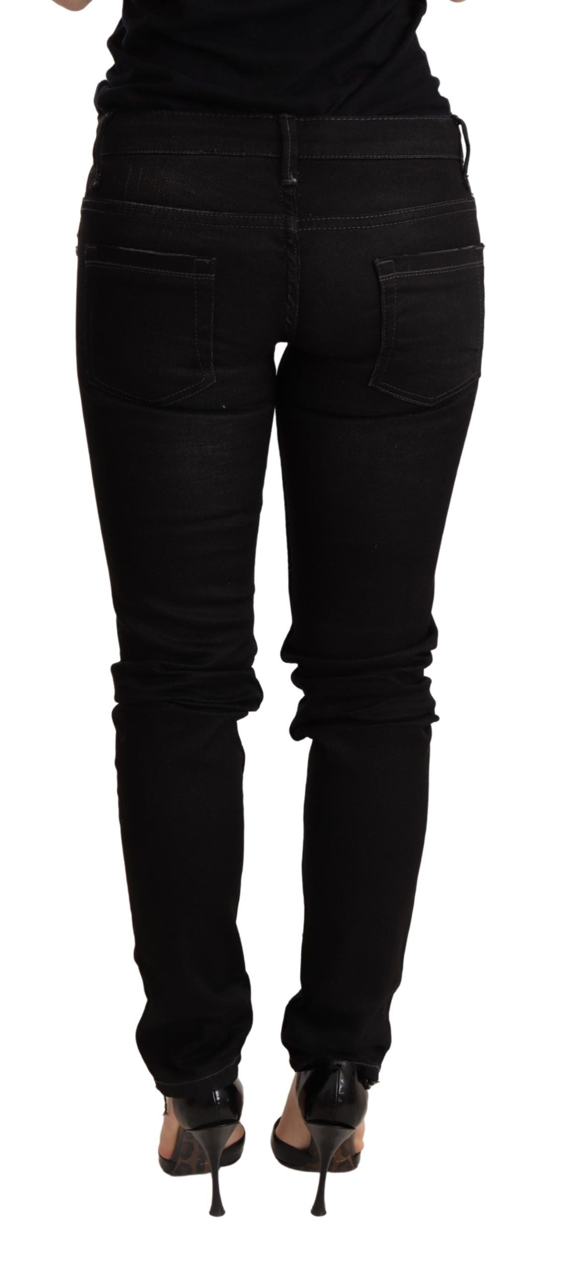 Acht schwarze Skinny-Jeanshose mit niedriger Taille