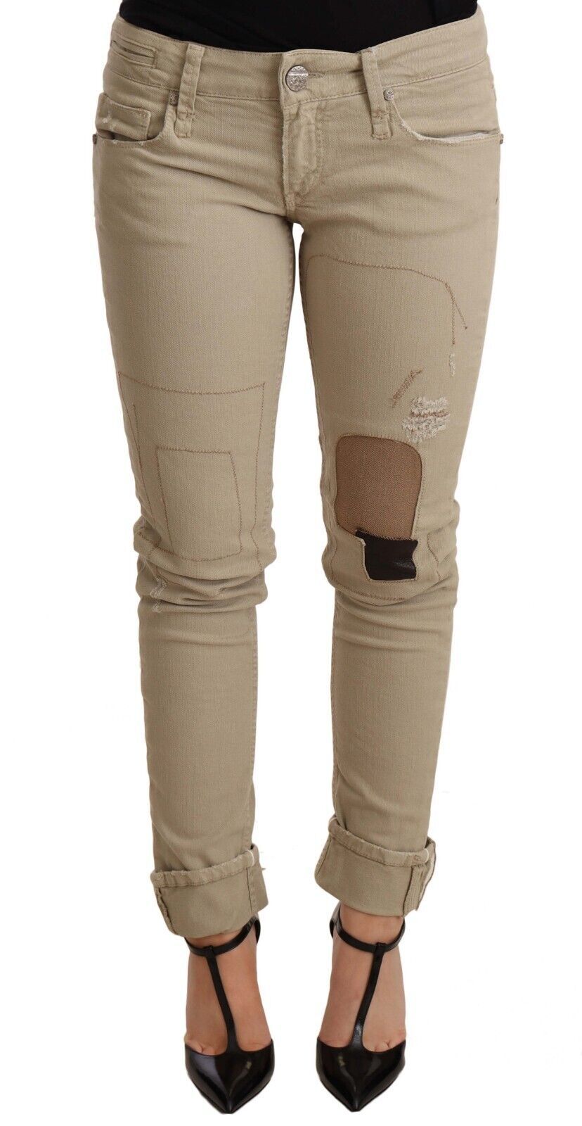 Acht beige Jeans-Baumwollhose mit schmaler Passform und gefalteter Hose