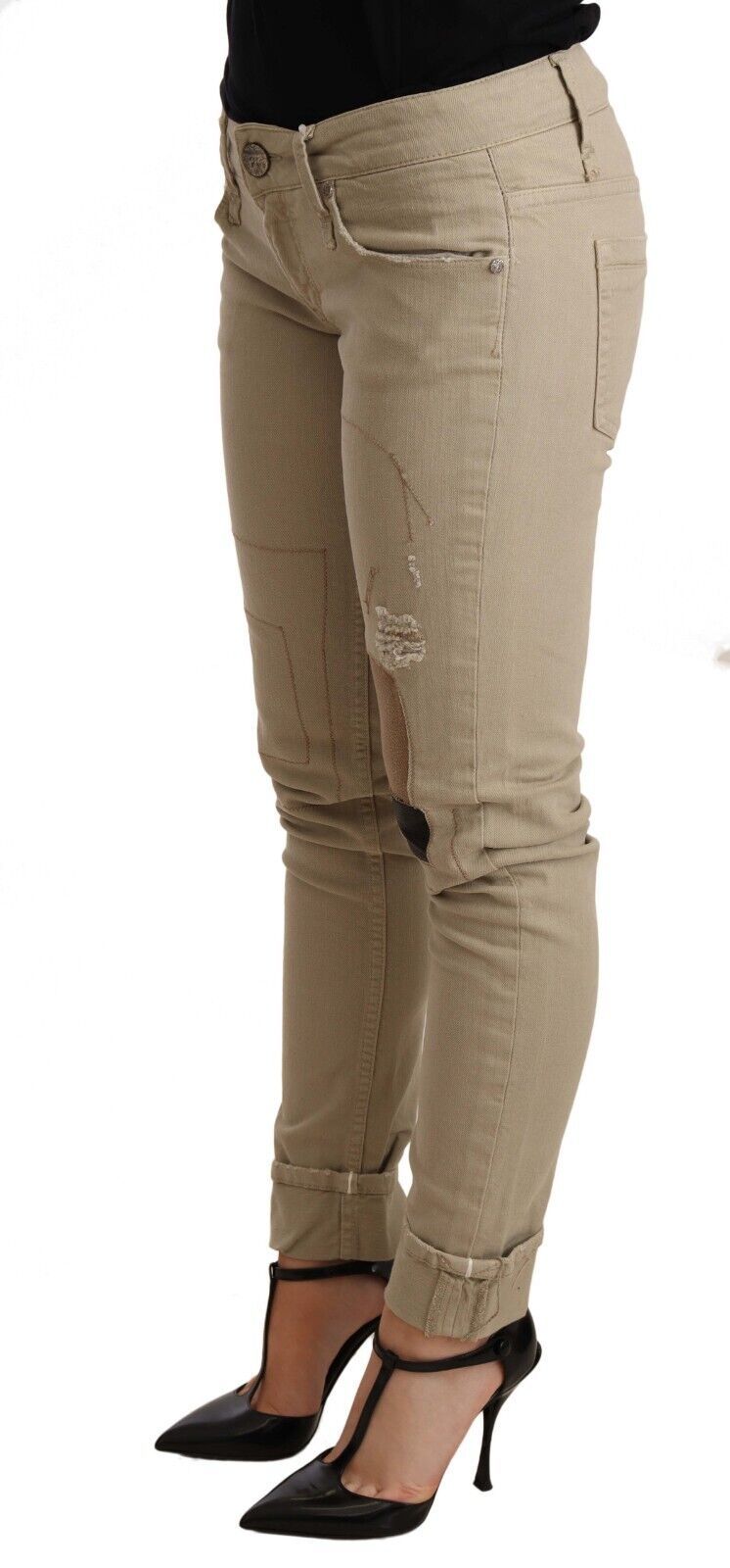 Acht beige Jeans-Baumwollhose mit schmaler Passform und gefalteter Hose