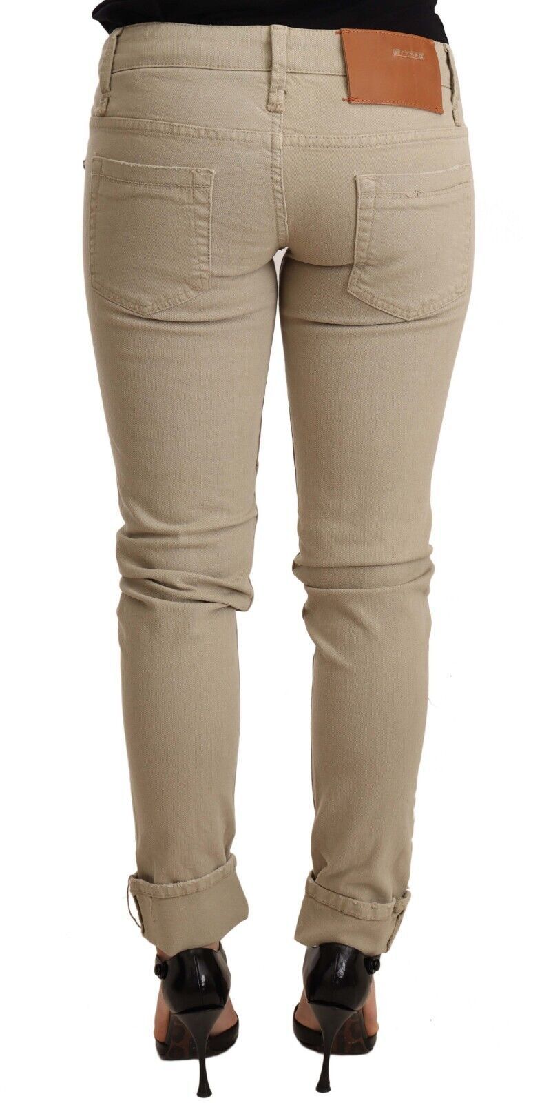 Acht beige Jeans-Baumwollhose mit schmaler Passform und gefalteter Hose