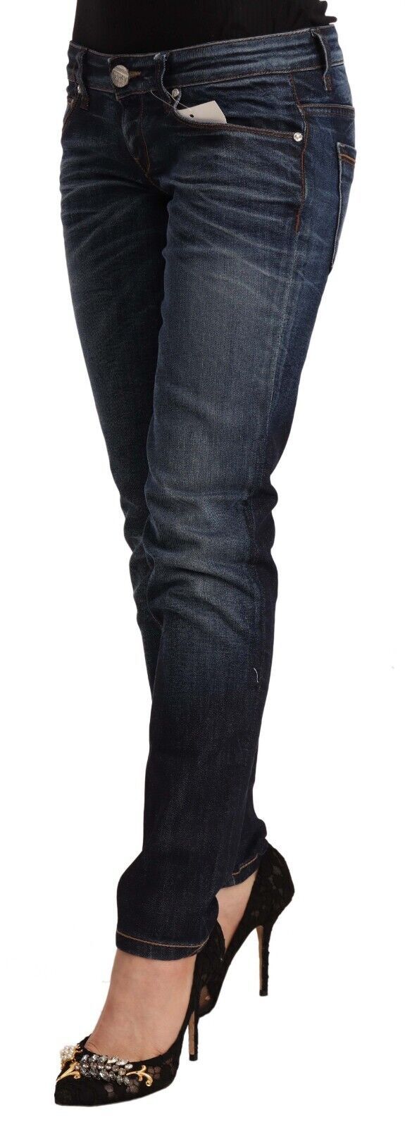 Acht blaue Skinny-Jeans aus gewaschener Baumwolle mit niedriger Taille