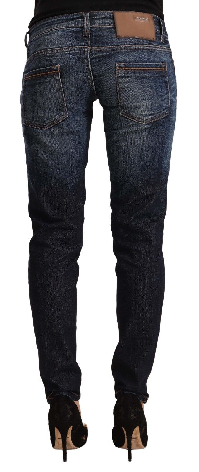 Acht blaue Skinny-Jeans aus gewaschener Baumwolle mit niedriger Taille