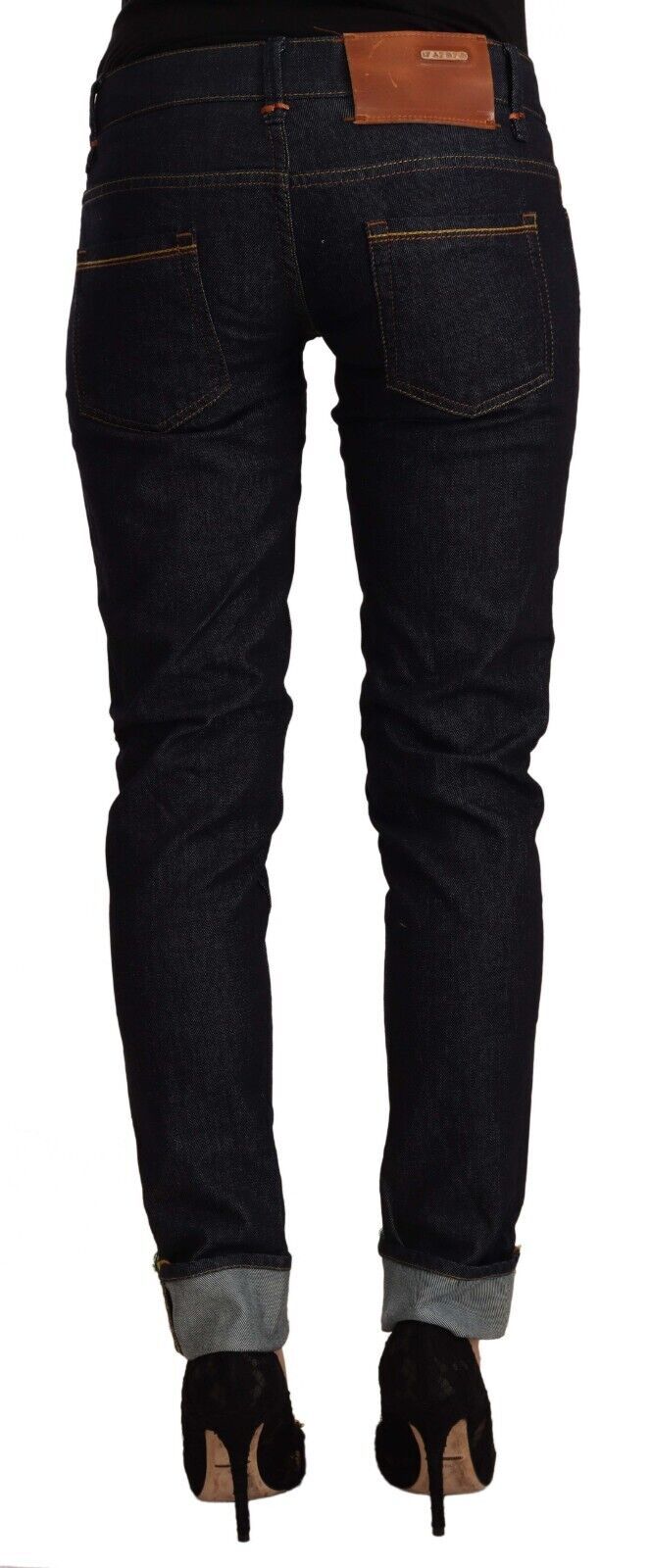 Acht schwarze Slim-Fit-Denimjeans aus Baumwolle mit niedriger Taille