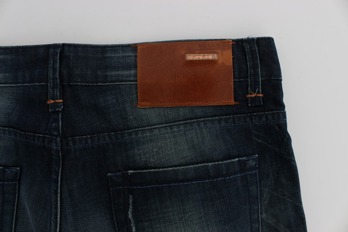 Acht Slim-Fit-Jeans aus Baumwolldenim in blauer Waschung