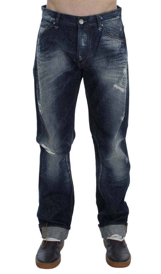 Acht Jeans in normaler Passform aus Baumwolldenim in blauer Waschung