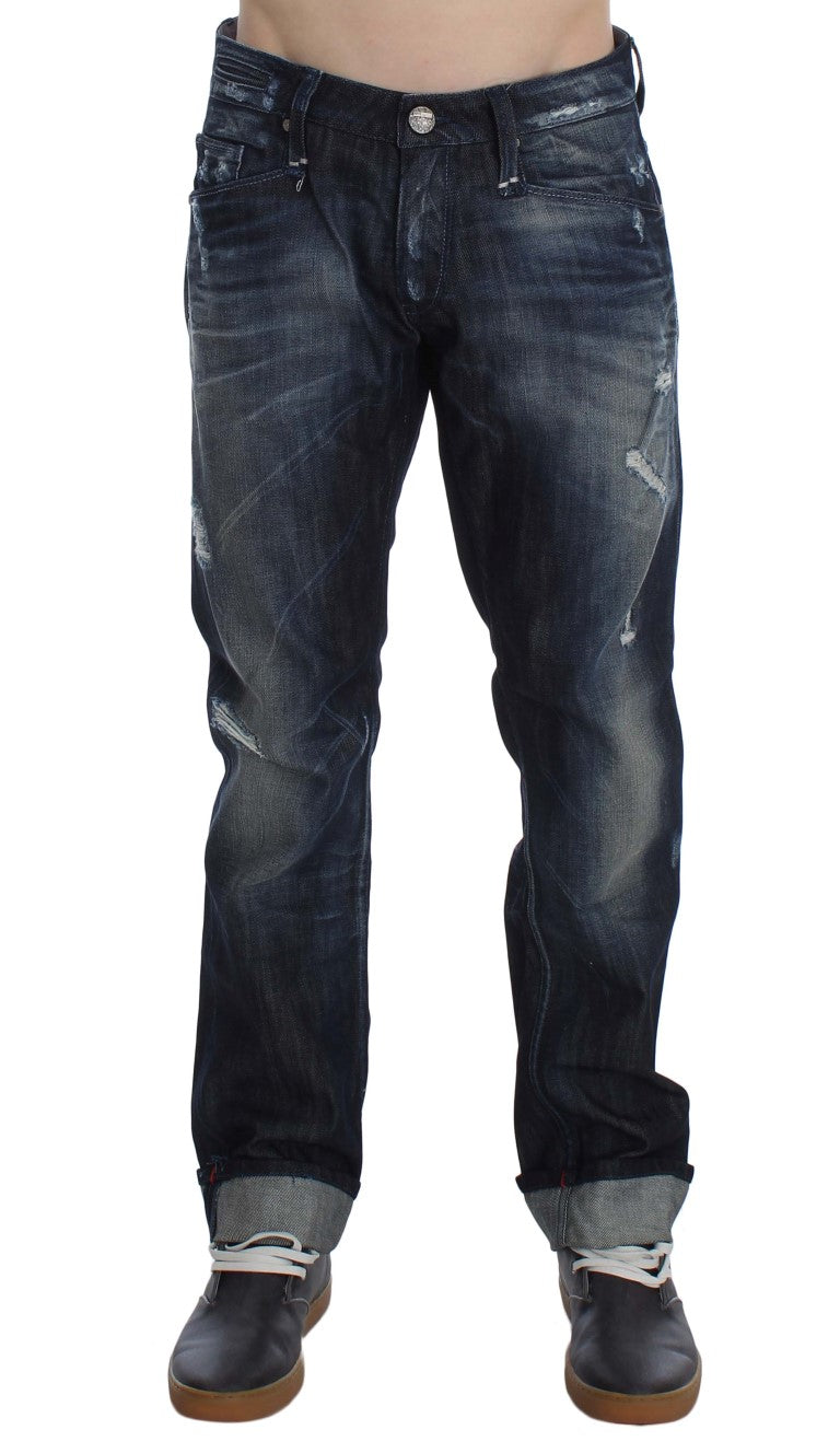 Acht blaue Baumwoll-Jeans mit normaler, gerader Passform