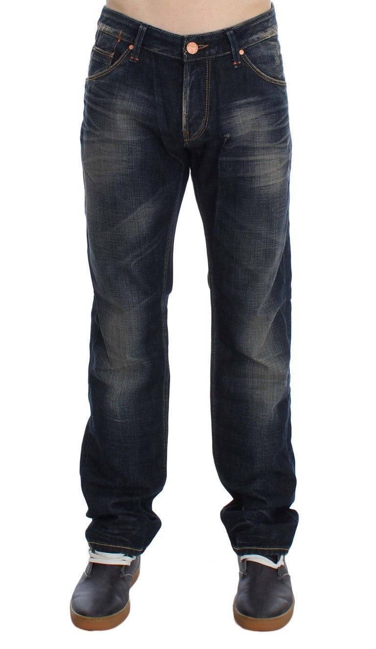 Acht Jeans mit gerader Passform und niedriger Taille in blauer Waschung