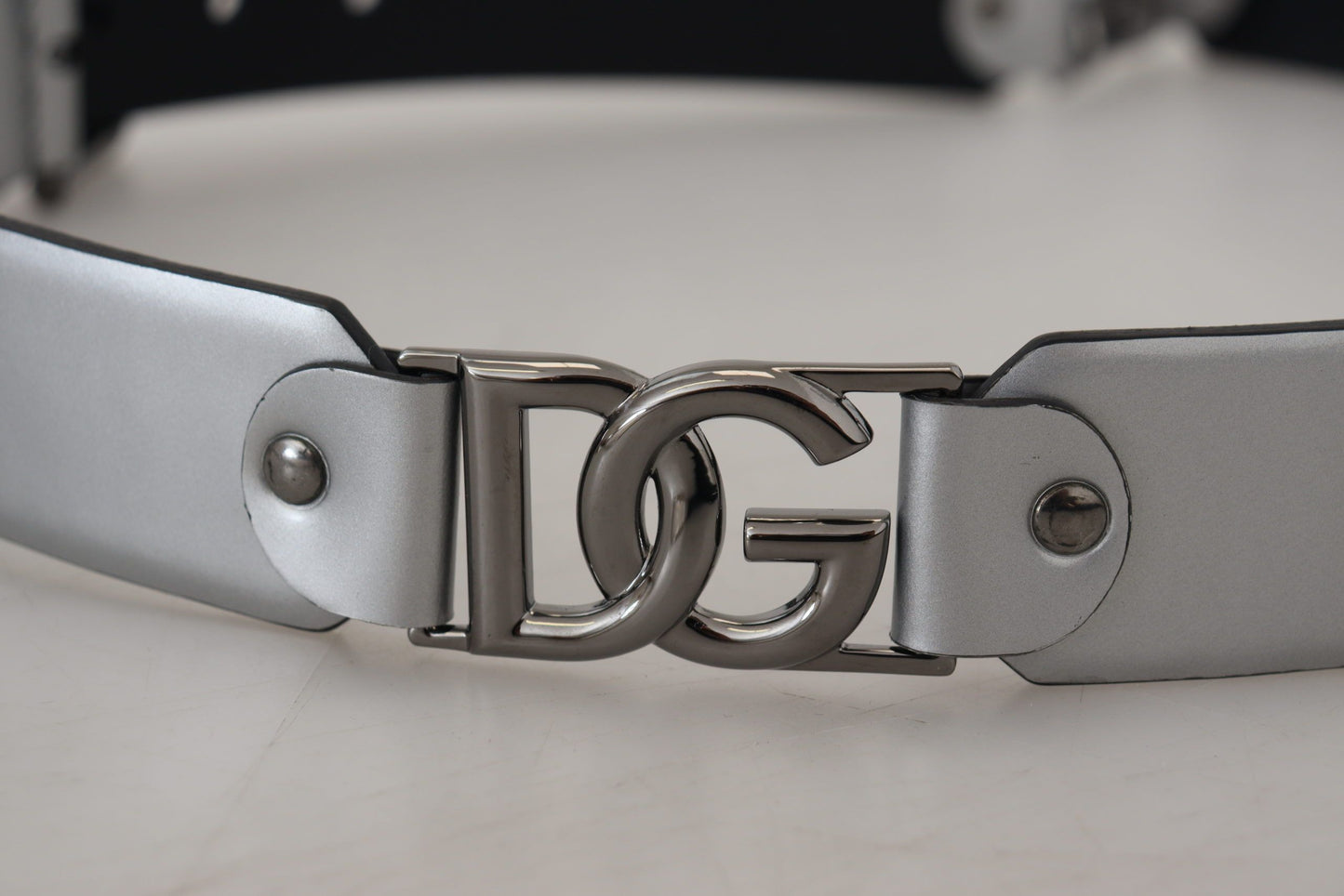 Dolce &amp; Gabbana Metallic-Silber-Ledergürtel mit DG-Logo und Metallschnalle