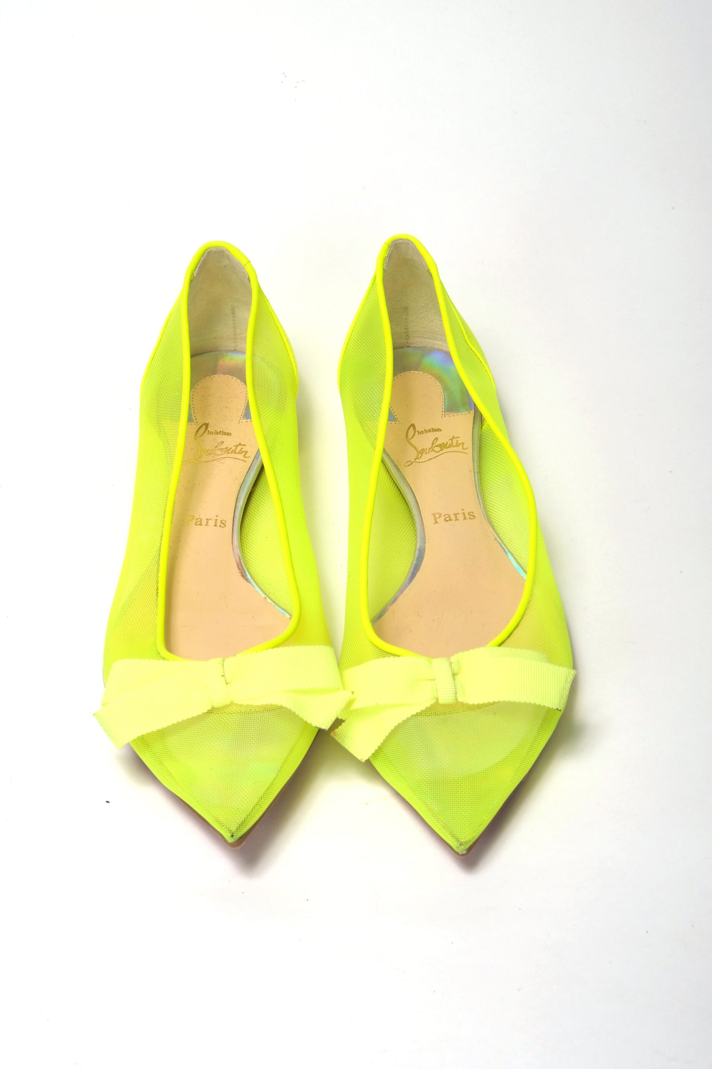 Christian Louboutin Fluro Gelber Schuh mit flacher spitzer Zehenpartie