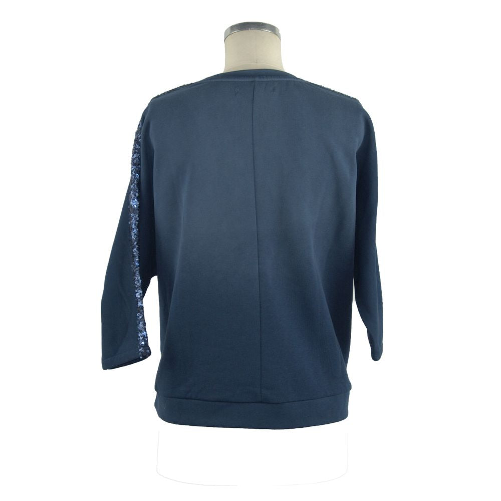 Unvollkommener blauer Baumwollpullover