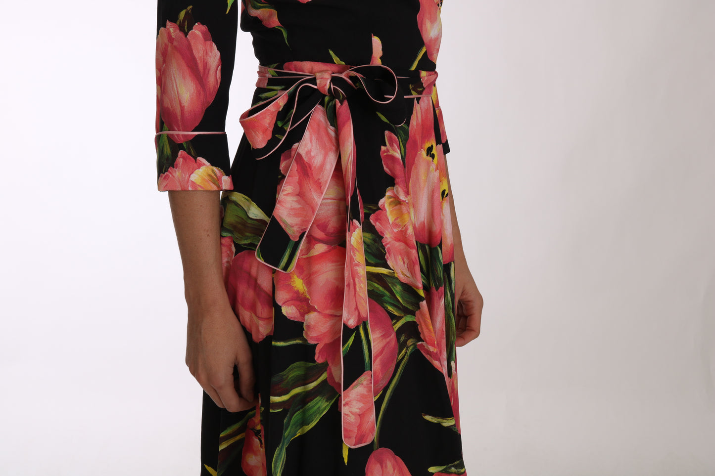 Dolce &amp; Gabbana Black Pink Tulip Print Stretch Shift Dress